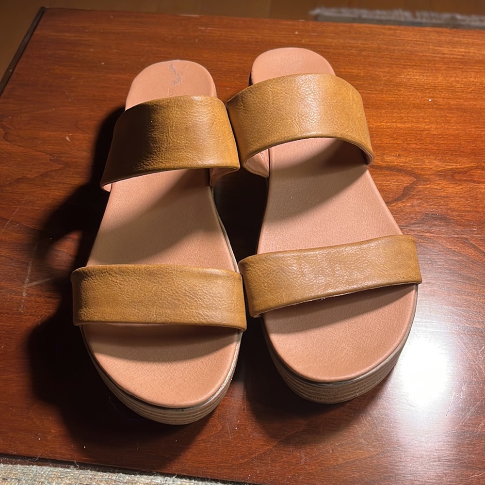 Maddon Girl size 8 small platform sandals